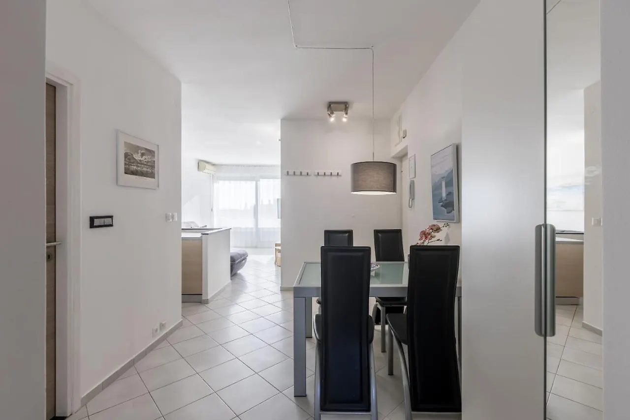 Apartamento Sundowners Apartment, 52Qm, Double & Single Bed, 10 Min From Old Town Of Split Croacia