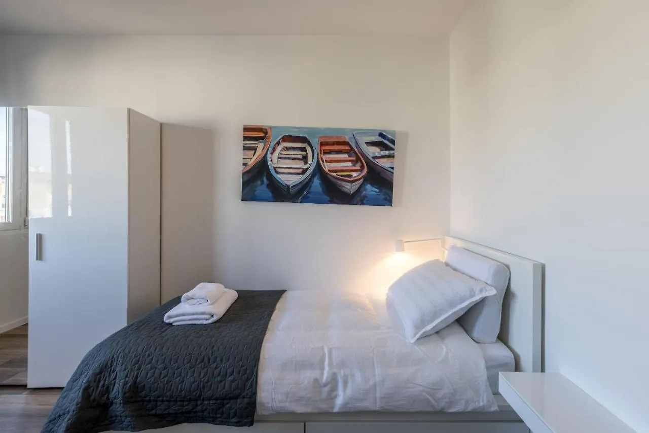 Sundowners Apartment, 52Qm, Double & Single Bed, 10 Min From Old Town Of Split 0*,