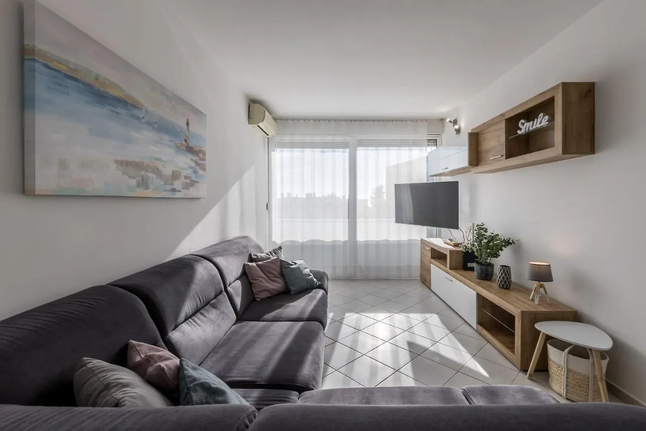 Sundowners Apartment, 52Qm, Double & Single Bed, 10 Min From Old Town Of Σπλιτ 0*,