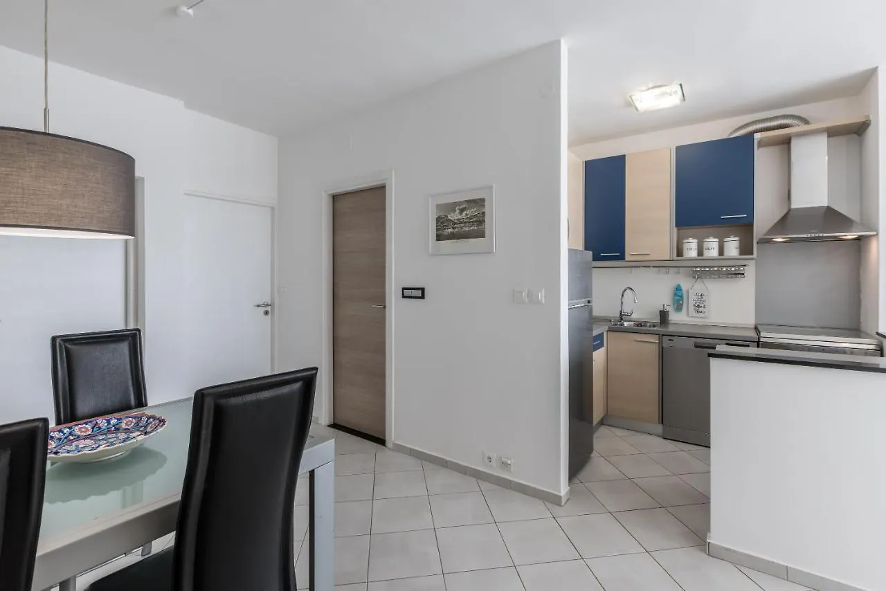 Sundowners Apartment, 52Qm, Double & Single Bed, 10 Min From Old Town Of 스플리트