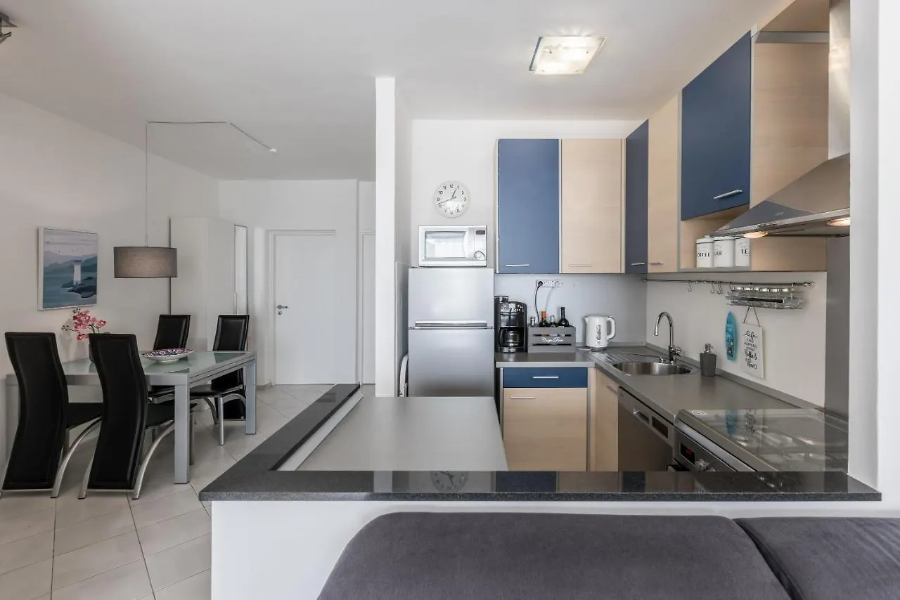아파트 Sundowners Apartment, 52Qm, Double & Single Bed, 10 Min From Old Town Of 스플리트