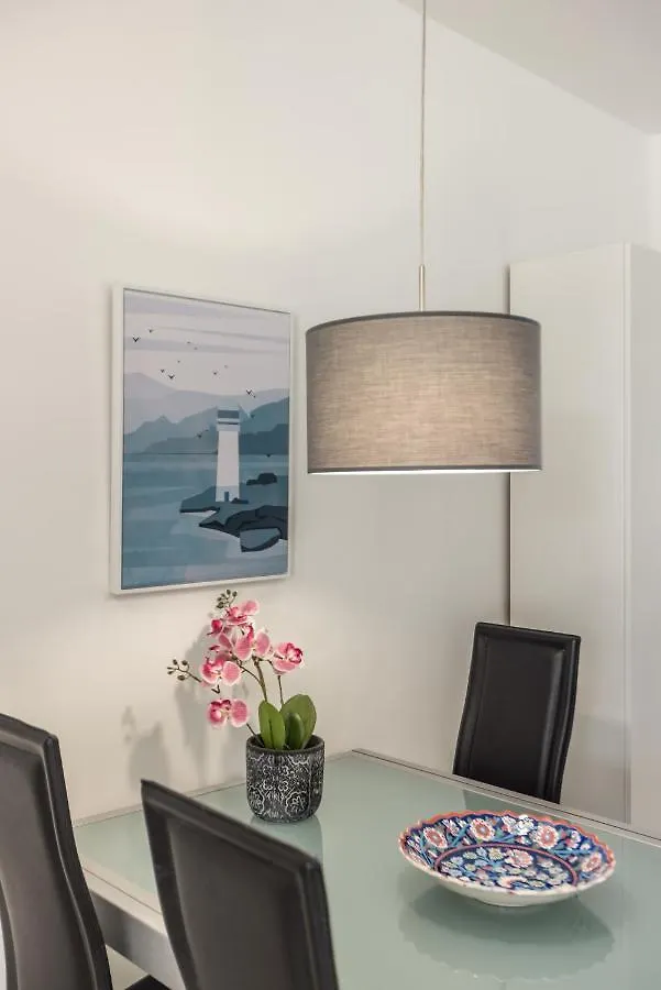 Sundowners Apartment, 52Qm, Double & Single Bed, 10 Min From Old Town Of 스플리트 0*,  크로아티아